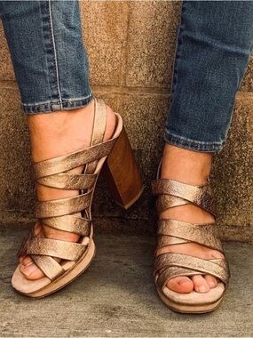 COCLICO Metallic Rose Gold Strappy Block Heel Sandals 8.5